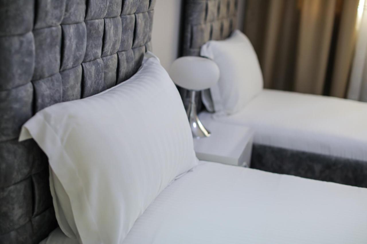 Miku Apartment -Outstanding Apartment At Taiwan Tirana Extérieur photo