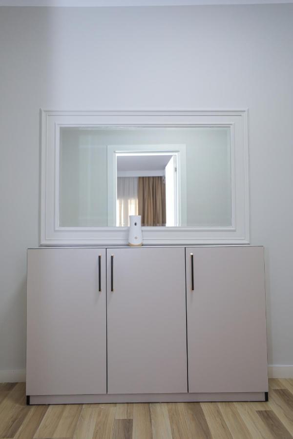 Miku Apartment -Outstanding Apartment At Taiwan Tirana Extérieur photo